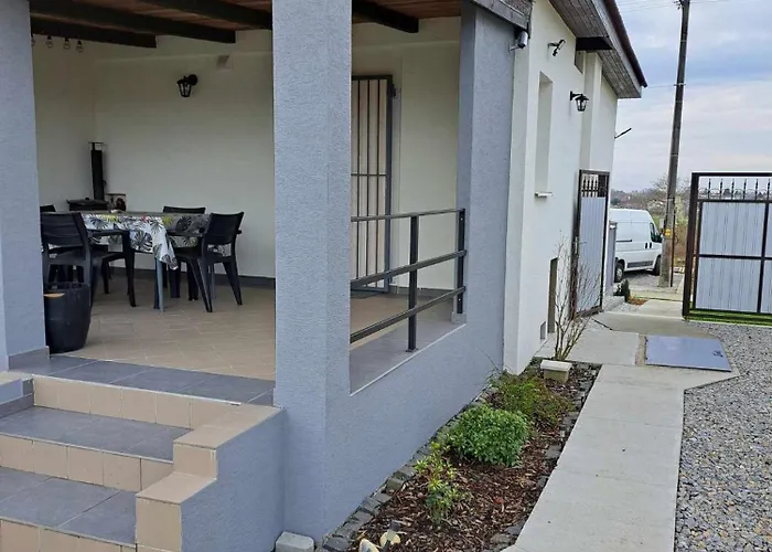 Grapeline Chalet Chotin